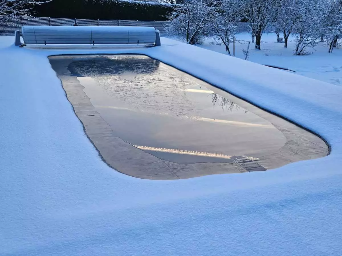 preparer hivernage piscine conseils essentiels